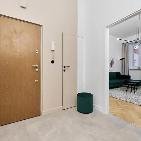 The Market Square Siedmiu Elektorów By Renters *