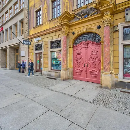 The Market Square Siedmiu Elektorow By Renters Vratislav